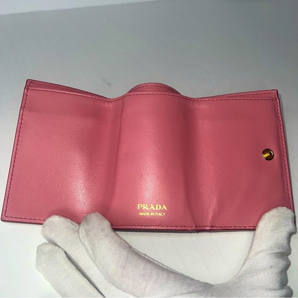 🩷Prada Pink Saffiano Leather Trifold Compact Fold Wallet | PRELOVED💕🌸💕 - Picture 9 of 10